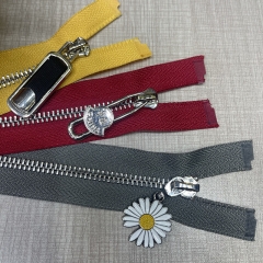 WYSE Factory Customization Metal Zipper Special Puller with plating color Zipper for clothing garment zipper