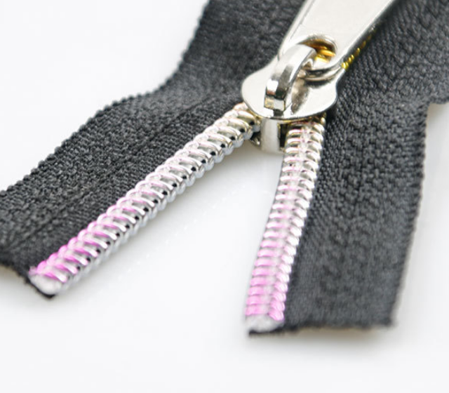 Wholesale Factory Price Custom #5 Rainbow Teeth Nylon Coil Zipper Long Chain