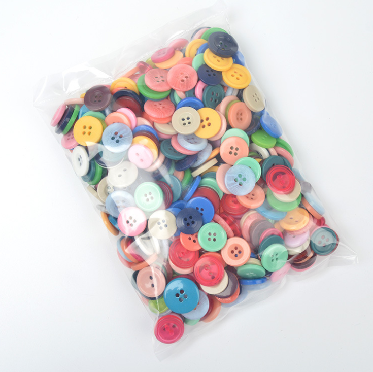 Hot selling sewing 4 hole polyester resin button
